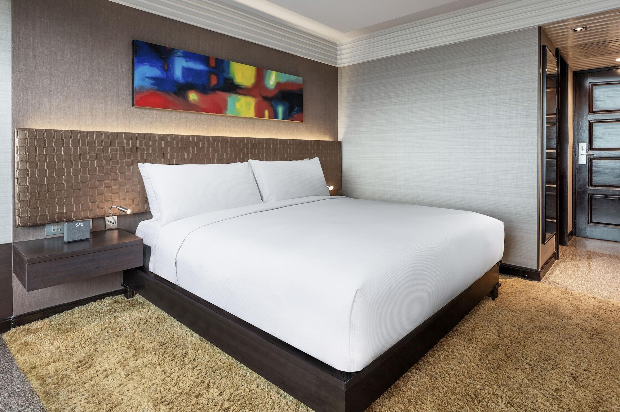 Doubletree By Hilton Bangkok Ploenchit Exterior foto