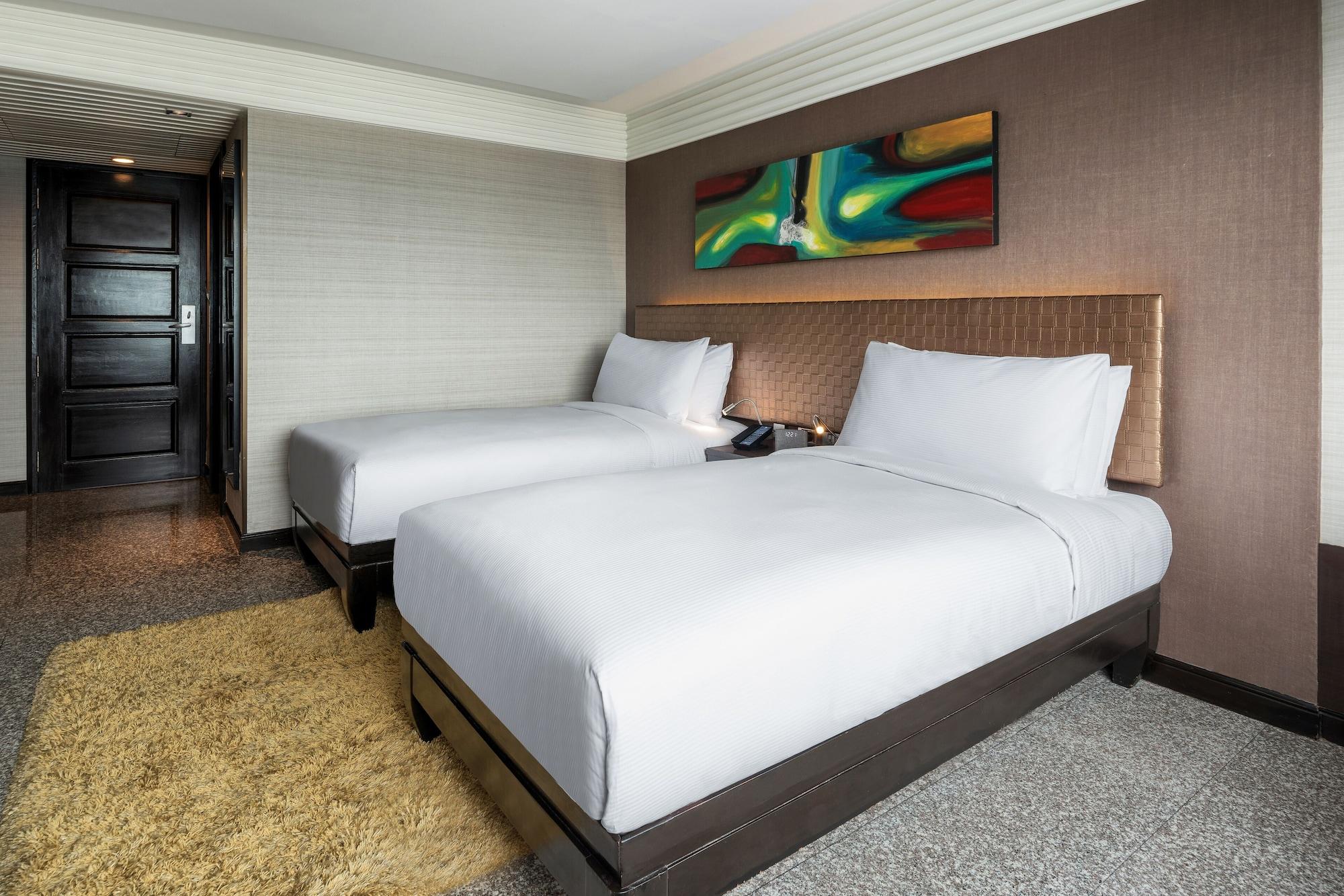 Doubletree By Hilton Bangkok Ploenchit Exterior foto