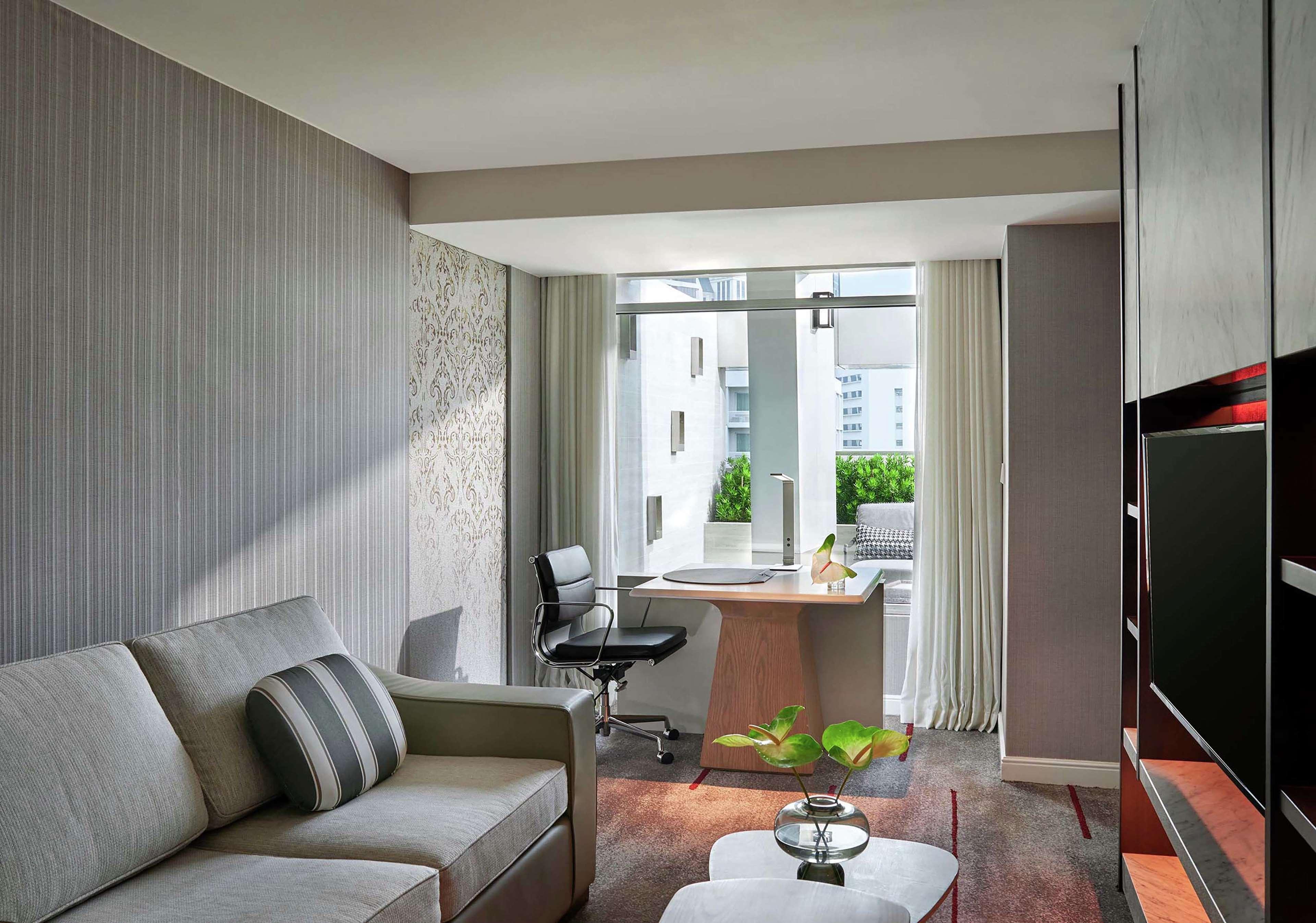 Doubletree By Hilton Bangkok Ploenchit Exterior foto