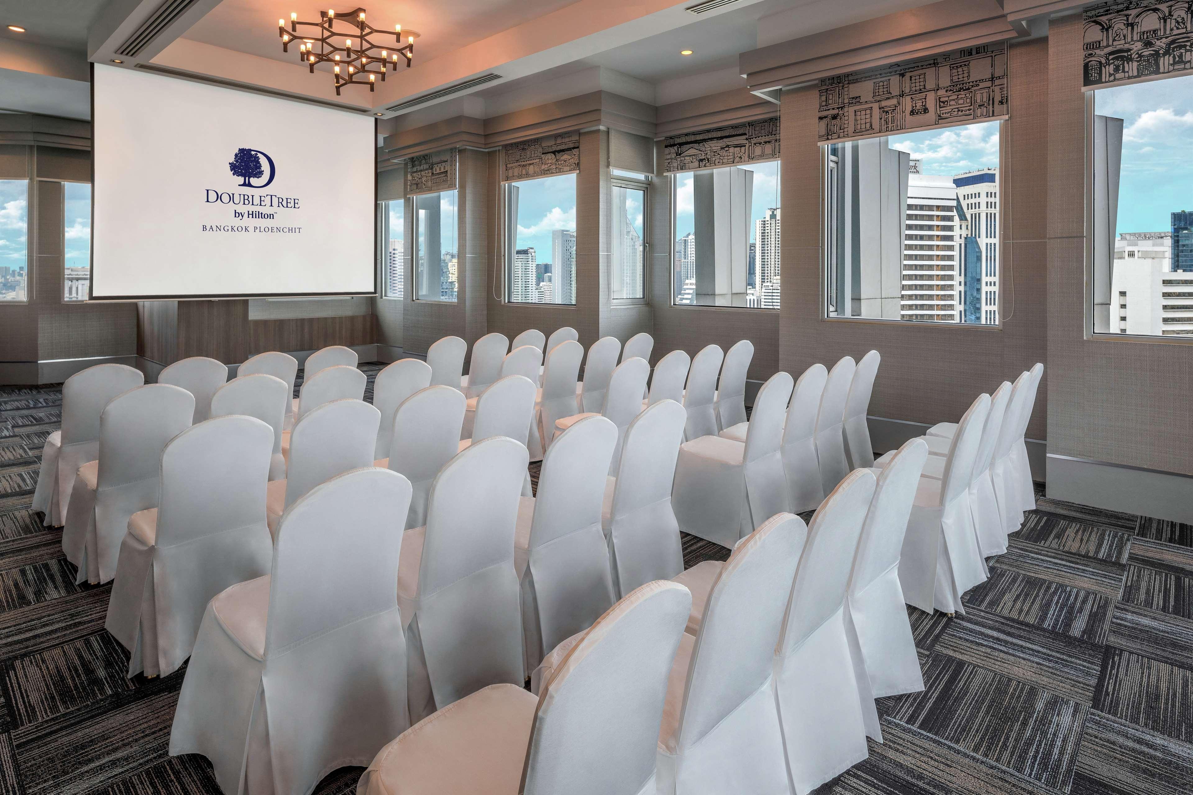 Doubletree By Hilton Bangkok Ploenchit Exterior foto