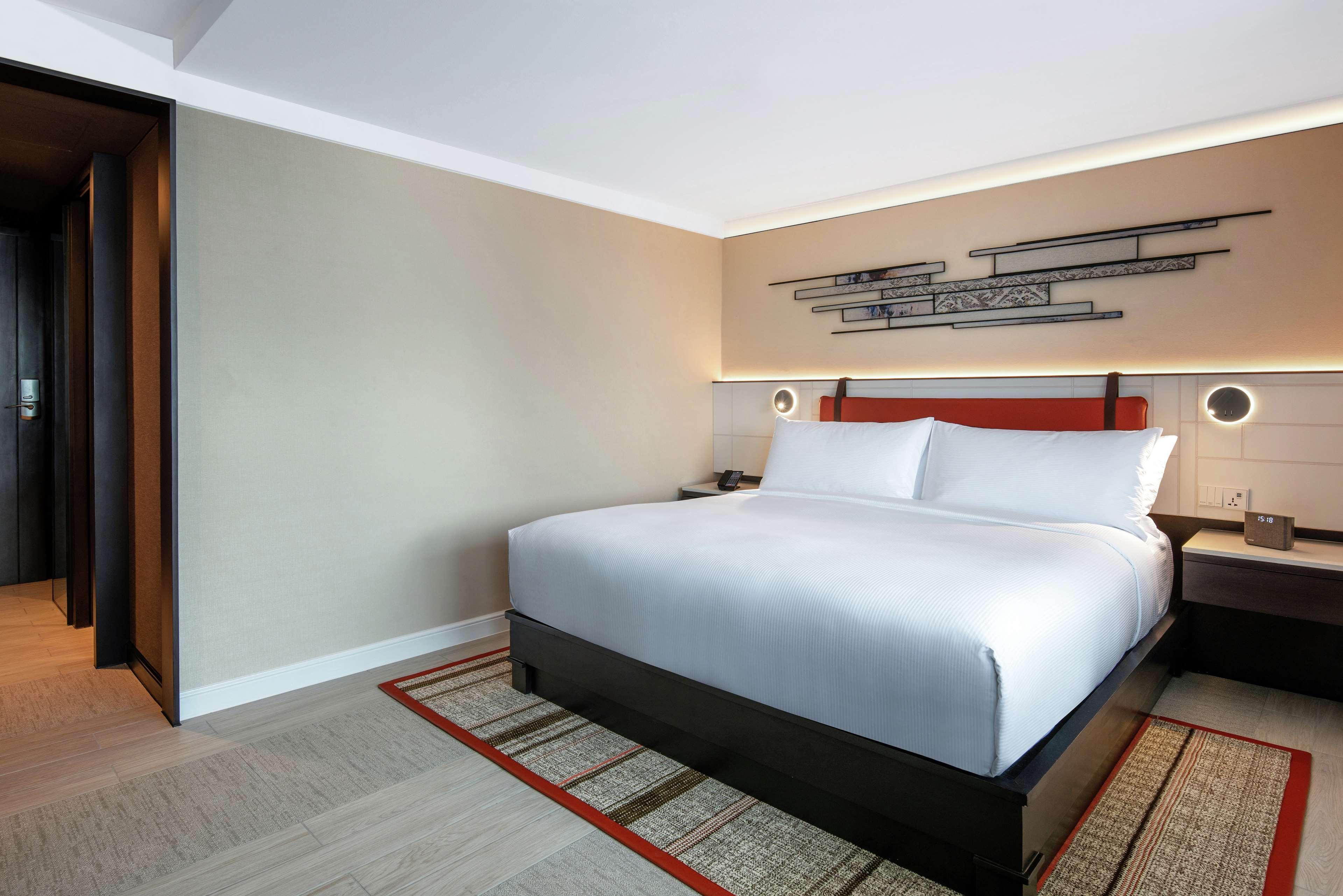 Doubletree By Hilton Bangkok Ploenchit Exterior foto