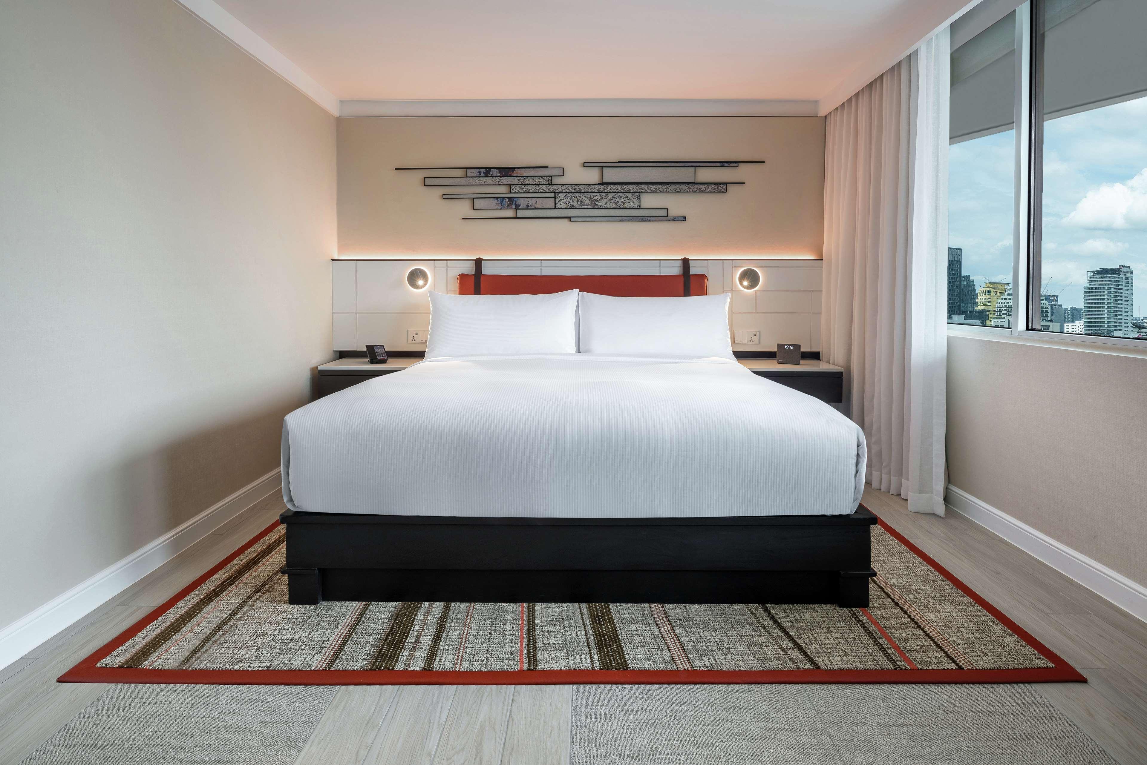 Doubletree By Hilton Bangkok Ploenchit Exterior foto