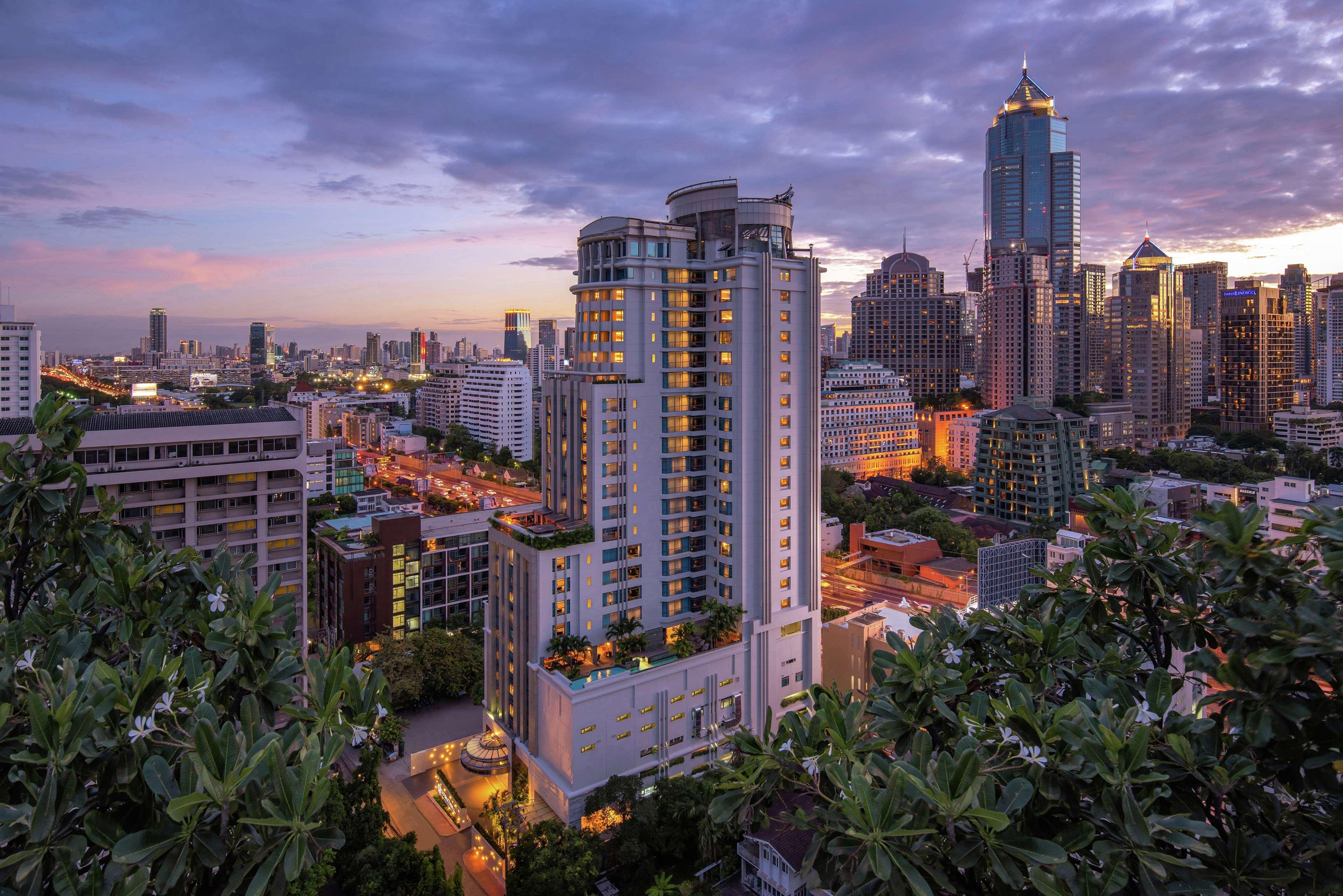 Doubletree By Hilton Bangkok Ploenchit Exterior foto
