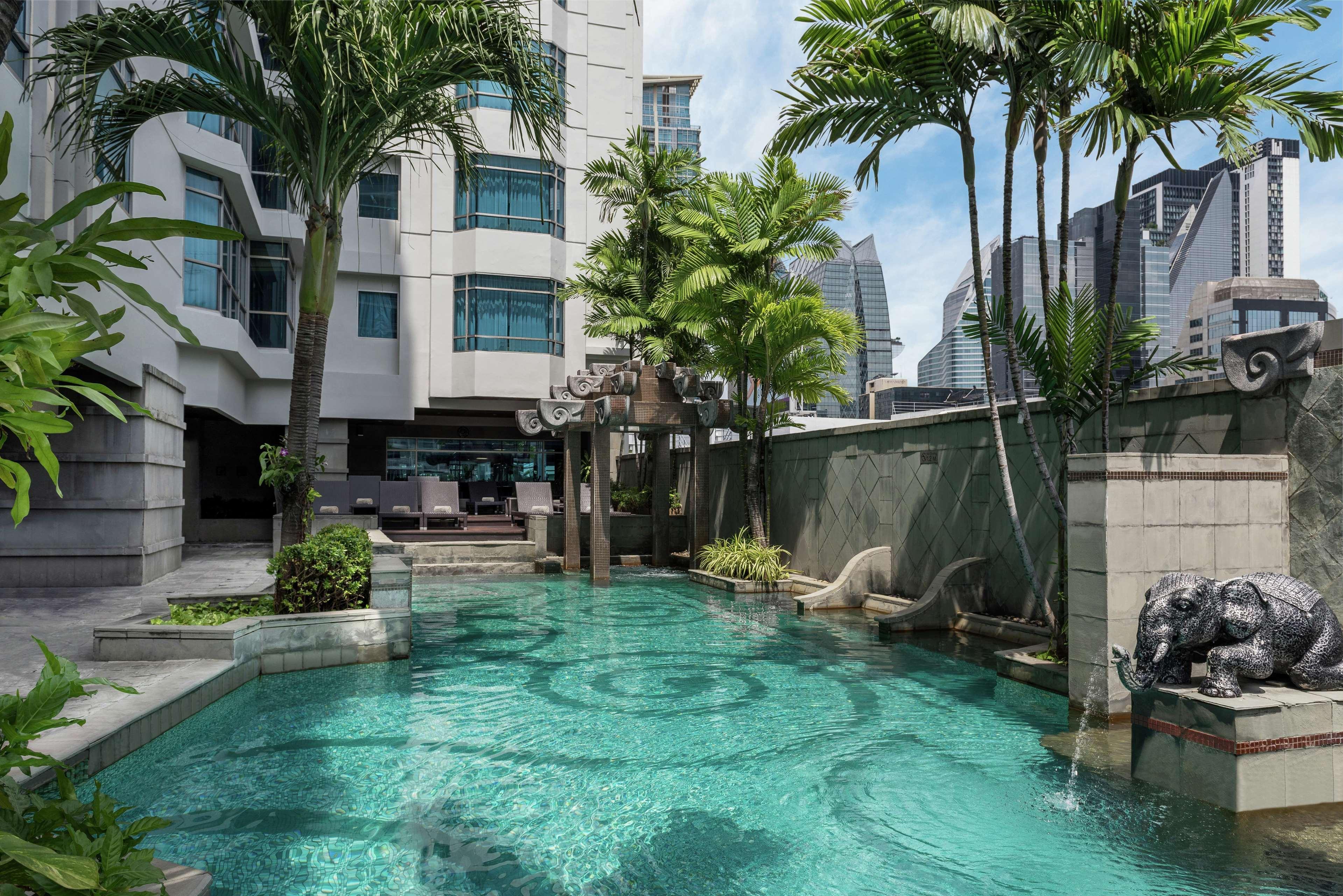 Doubletree By Hilton Bangkok Ploenchit Exterior foto