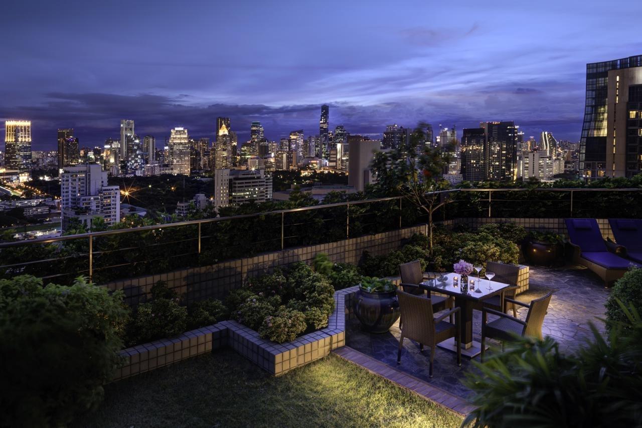 Doubletree By Hilton Bangkok Ploenchit Exterior foto