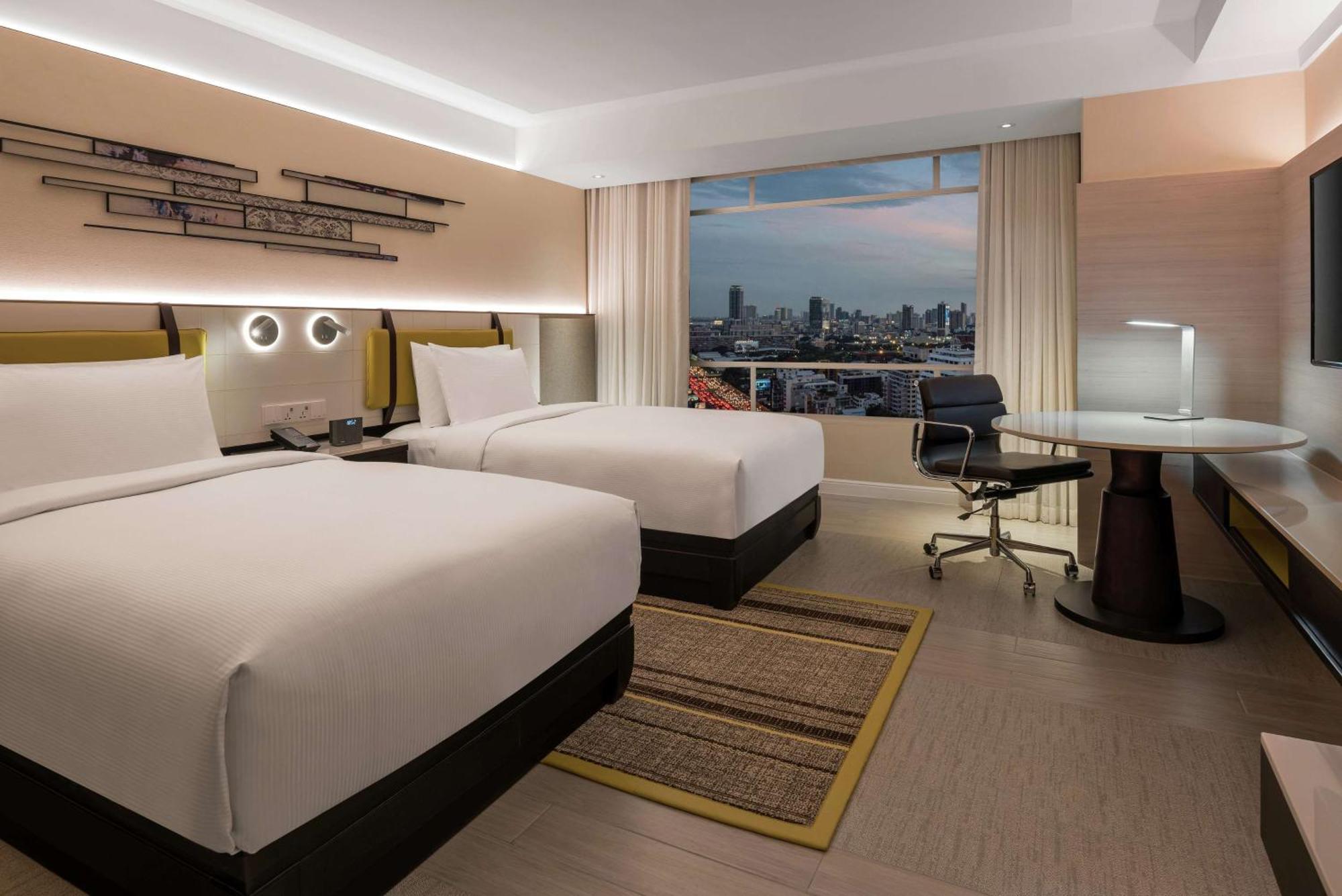 Doubletree By Hilton Bangkok Ploenchit Exterior foto
