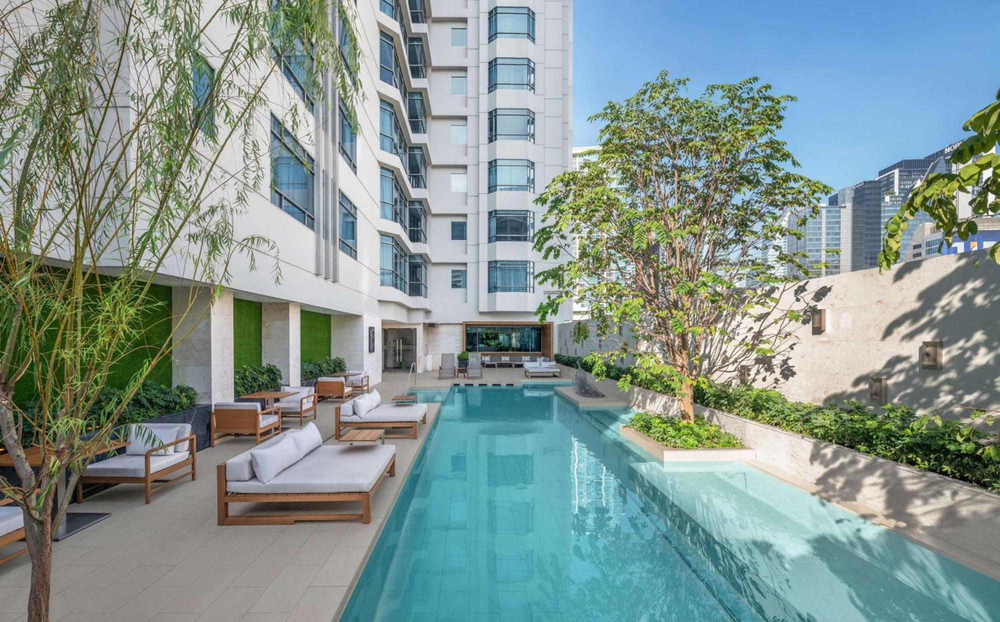 Doubletree By Hilton Bangkok Ploenchit Exterior foto