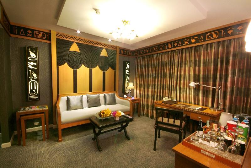 Doubletree By Hilton Bangkok Ploenchit Exterior foto